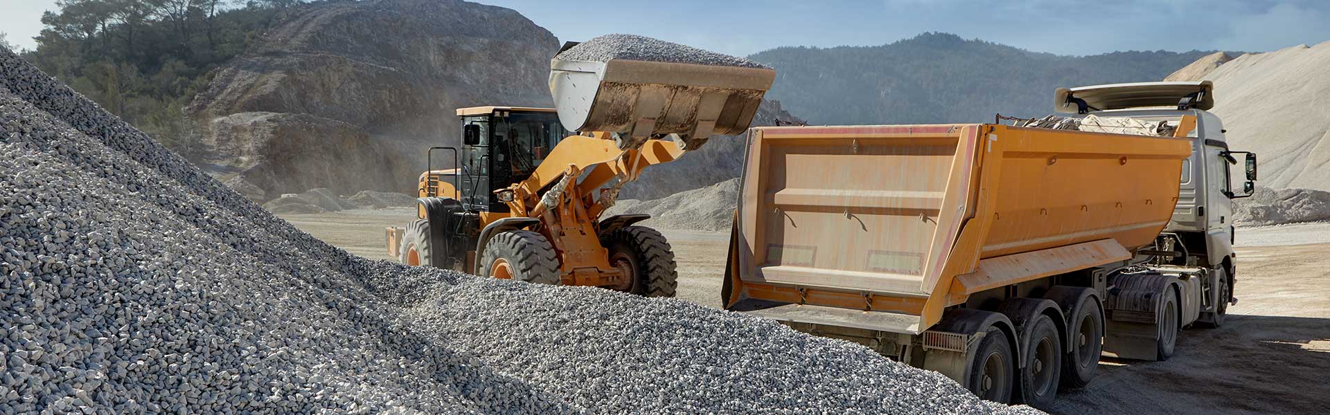 VAS Wheel Loader Integration_Wheel Loader laoding a truck in a gravel pit